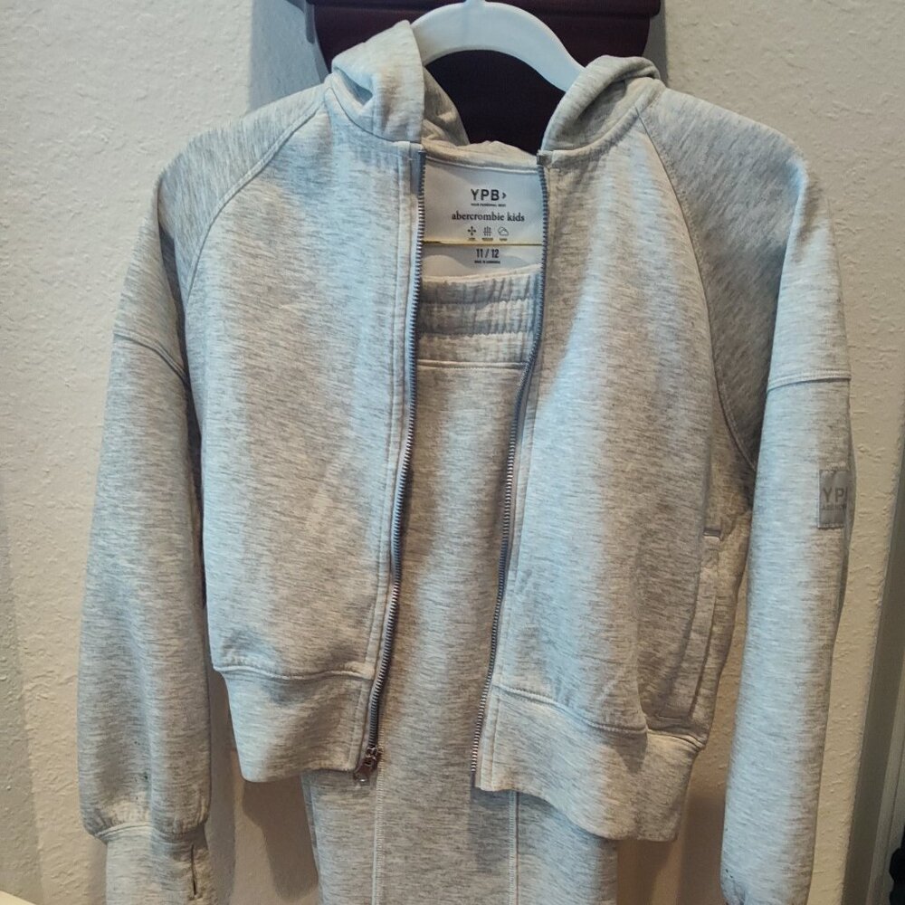 Girls Matching Hoodie & Wide-Leg Pants Set – Perfect for Travel & Sports!